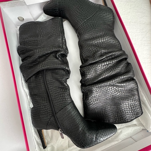 Vince Camuto Black Over the Knee Boots size 7.5 - worn twice - Picture 2 of 7